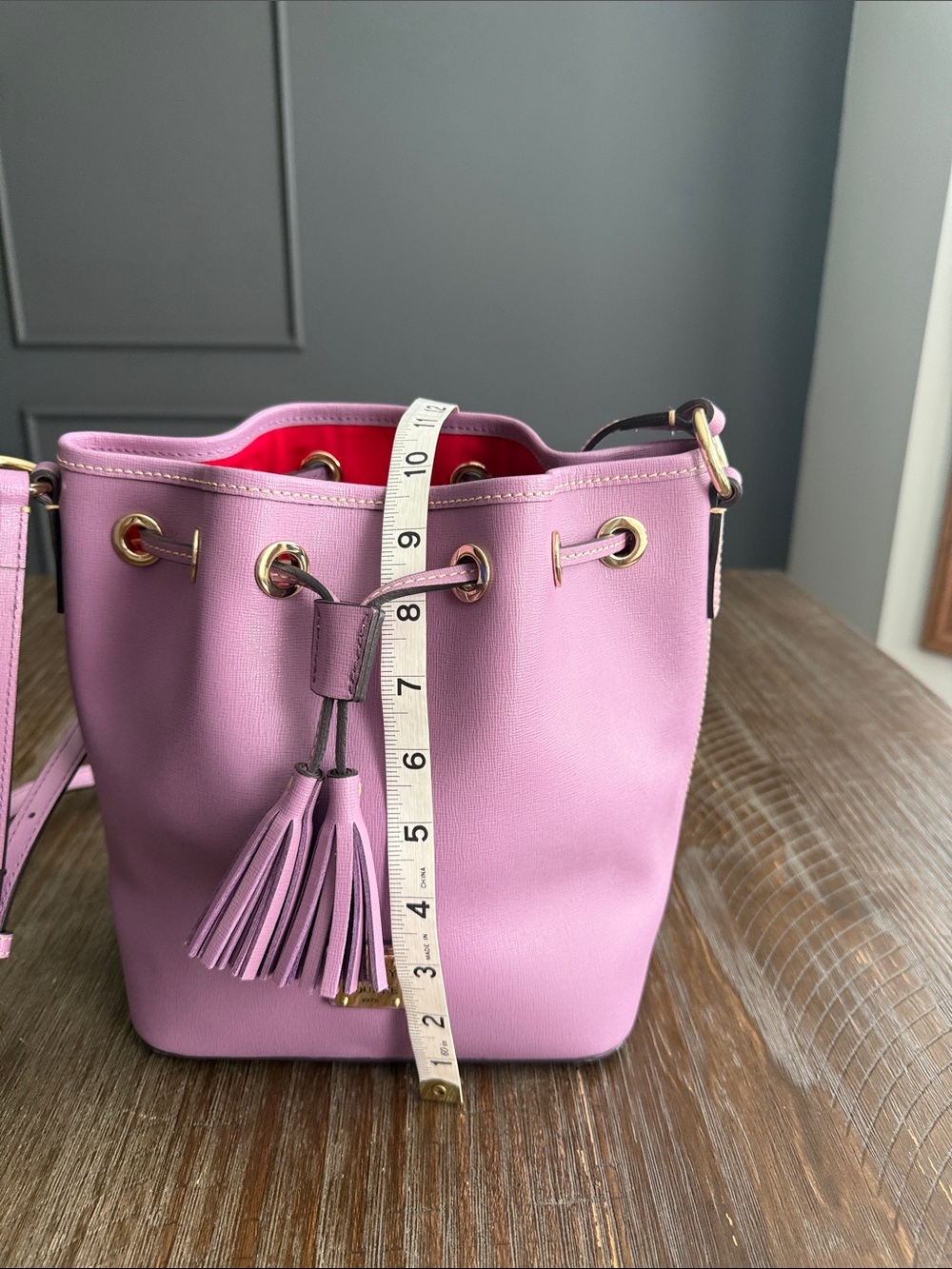 Dooney & Bourke lilac leather bucket bag - Picture 8 of 12